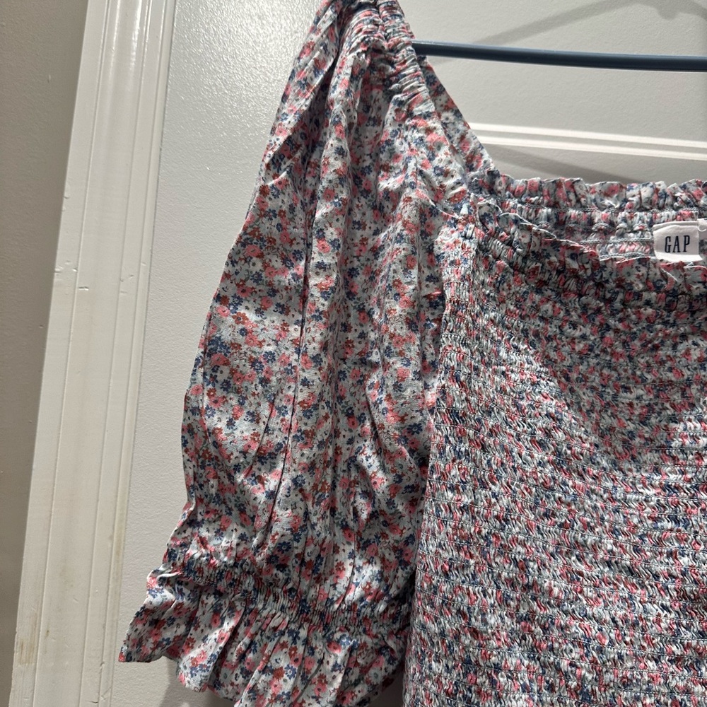 GAP NWT Floral Smocked Blouse - Pink and White - Picture 3 of 5